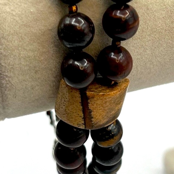 Vintage Double-Strand Beaded Bracelet With Intricate Carved Stone - Picture 4 of 5